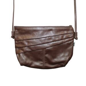 Brown Leather Purse w Shoulder Strap Zip Top Pleated Detail